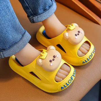 Летние детские тапочки, Домашняя обувь для маленьких девочек, противоскользящие горки для ванной с мультяшным медведем, пляжная обувь для малышей, пантанфлы для мальчиков, детские