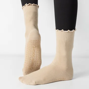 Однотонные женские носки для танцев и спорта, мягкие хлопчатобумажные дышащие носки для йоги с рюшами, нескользящие силиконовые носки для занятий фитнесом, балета, пилатеса